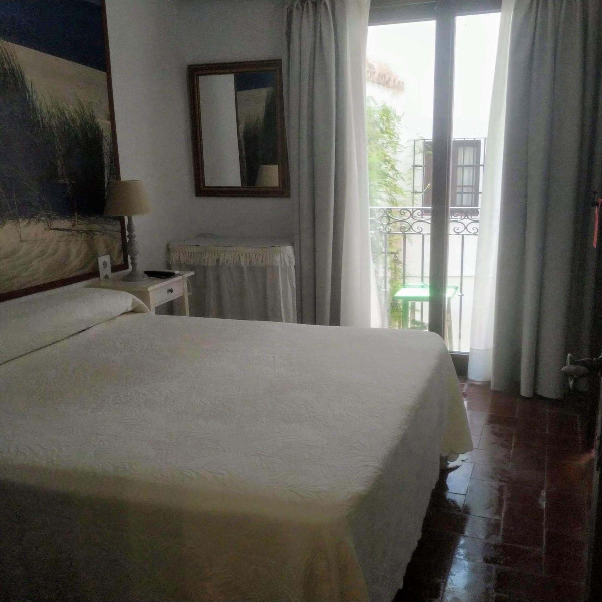 Hostal Gran Capitan Chipiona Bagian luar foto