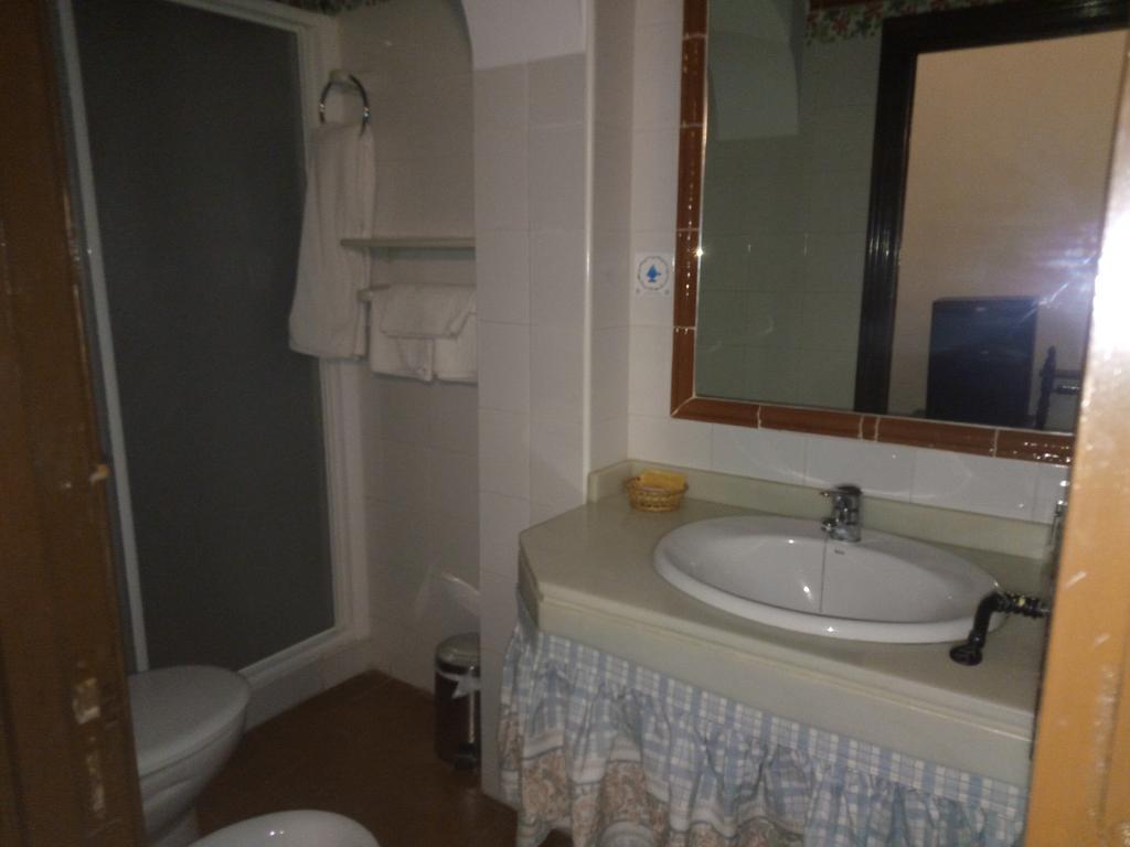 Hostal Gran Capitan Chipiona Bagian luar foto